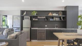 Walk To Beautiful Beach and Bushwalking Trails - 4