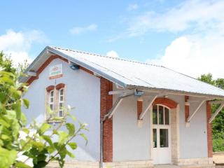 Grand gîte familial avec terrasse et animaux acceptés à Louroux - FR-1-489-569 - Louroux-de-Bouble - 3