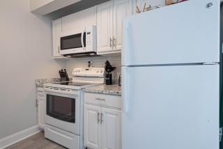 Spacious 2-Bedroom Condo on 43rd Street Easy Access to OC Convention Center! - Ocean City - 3