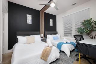 Chic 2-BR in Southtown Near Rvrwalk, Dome & Conv - 1