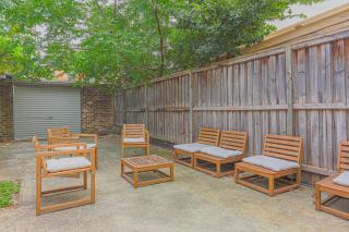 Stylish 3-Bedroom Near Darling Harbour - Free E-Bikes! - Sydney - 5