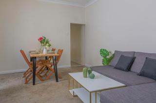Dynamic 2 Bedroom home close to city buzz Darling St 2 E-Bikes Included - Sydney - 9