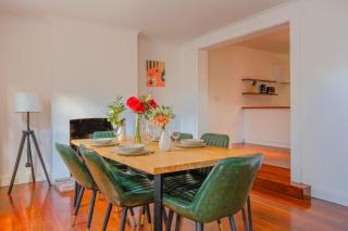 Dynamic 2 Bedroom home close to city buzz Darling St 2 E-Bikes Included - Sydney - 8