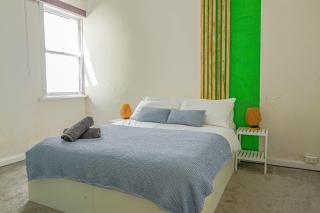 Dynamic 2 Bedroom home close to city buzz Darling St 2 E-Bikes Included - Sydney - 2