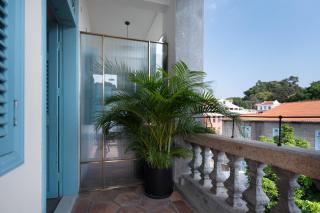 Listen to the 19th century German castle hotel - 8