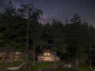 Waterfront Chalet with Hot Tub, Beach, and Views - Camano - 1