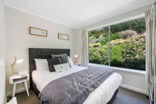 House on the Hill with a View-Sleeps 12-3 Bath - Sandy Bay - 1