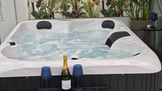 Muse by the beach with Jakuzzi - 4