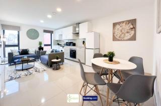 3 Bedroom Apt By ThreeThreeThreesProperty Short Lets & Serviced Accommodation Leeds With Wi-Fi & Parking - Leeds - 8