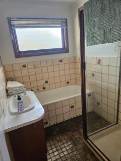 Bright, central and private home in Frankston - 3