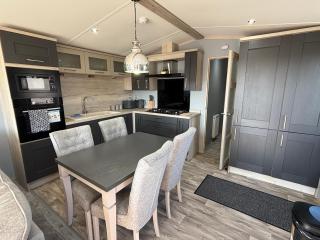 Golden Palm Resort - Palm Grove Lodge 1, hot tub, WiFi & pet friendly - Meadow Lakes Caravan & Lodge Hire - Chapel Saint Leonards - 7