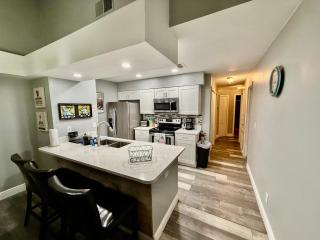 Grand Laguna 3BR Penthouse Near Disney Parks - 8