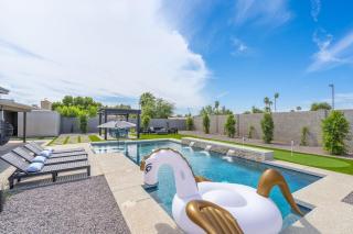 BackyardOasis - FamilyRetreat Villa - HeatedPool - Phoenix - 0