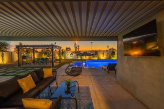 BackyardOasis - FamilyRetreat Villa - HeatedPool - Phoenix - 9