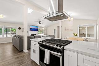 15 Min to Beach and Zoo - Hot Tub - Cozy Fire Villa Pit - San Diego - 8