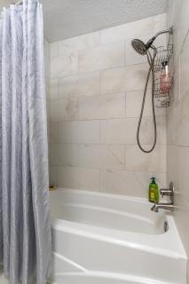 Cozy and Bright 3br apartment 15 min to DT Avl - Asheville - 5