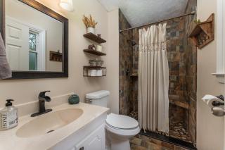 Cozy and Bright 3br apartment 15 min to DT Avl - Asheville - 6