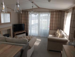 R&L Retreat's - Cayton - 8