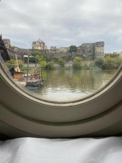 Bateau traditionnel de Loire face au château d'Angers - Angers - 0