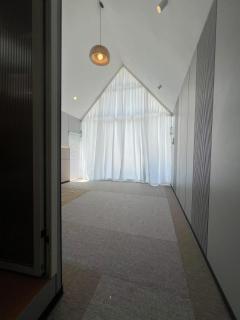 M & R 2 float house - - 4