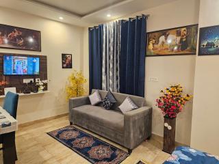 Ultra Luxury 208 By Trendy Feels - Zirakpur - 6