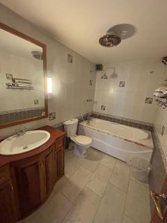 Silverstone Mansions Cottages - 2