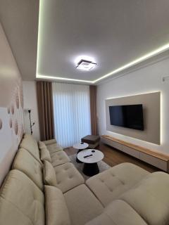 Seratlić Lux 28 - Bar - 2