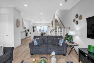 Modern 3BR in Bishop Arts - Walk to Shops & Dining Duplex - 3