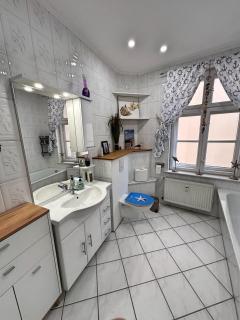 Altstadt Apartment Zittau - stilvolle familienfreundliche Ferienwohnung 78qm am Zittauer Museum und Zittauer Gebirge im Herzen der Oberlausitz mit eigenem Parkplatz ideal zum Wandern im Dreiländereck - Zittau - 1