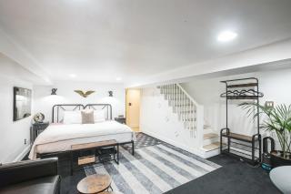 Old Town Gem with Modern Comforts & Ample Parking townhouse - Alexandria - 9