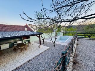 Almond Yard - Mostar - 0