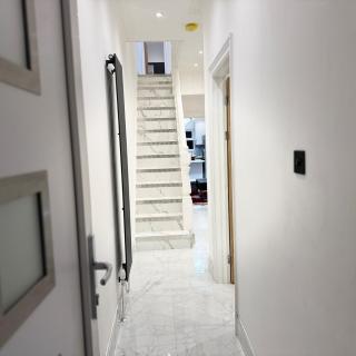 Bright & Airy Home - Cardiff - 0
