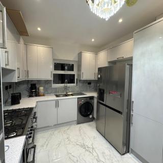 Bright & Airy Home - Cardiff - 9