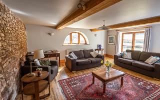 Gorgeous converted barn perfect for families - 2