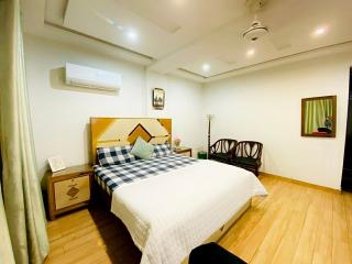 secure & peacefull place in bahria town lahore - Lahore - 0