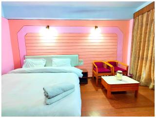 Top Rated Hotel Mall Road Raddha - Continental Near Naini Lake with Restaurant - Wifi - Best Hotel in Nainital with Wondfull Customer Service Awarded - Nainital - 1