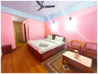 Top Rated Hotel Mall Road Raddha - Continental Near Naini Lake with Restaurant - Wifi - Best Hotel in Nainital with Wondfull Customer Service Awarded - Nainital - 5