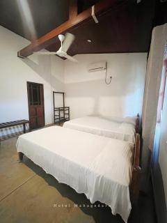 Hotel Mahagedara - 1