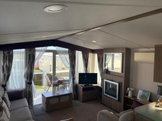 Haven allhallows, Sleeps 8, free WiFi, Air con - 3