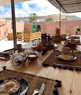 TAMOUNT Surf House - 4