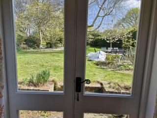 Character listed 2 bed cottage - Hurst Green - 8