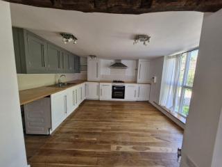 Character listed 2 bed cottage - Hurst Green - 2