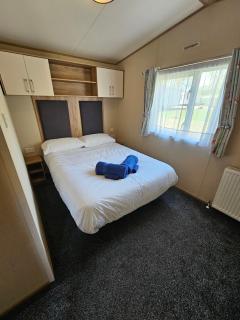 Hot Tub Getaways The Oakley 8 berth caravan with hot tub and quiet setting - Tattershall - 2