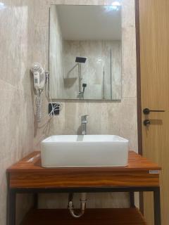 Stylish Villa, 2BR ,GREAT VALUE, Great Location ! - 1