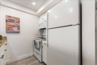 Hutchinson Island BeachFront Heated Pool Balcony Top Floor - Jensen Beach - 2