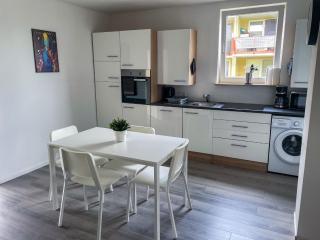 bookandstay24 Dietzenbach 2 Zimmerwohnung mit Balkon, Küche und Parkplatz-10 - Dietzenbach - 8