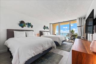 Hutchinson Island BeachFront Heated Pool Balcony Top Floor Amazing View - 3