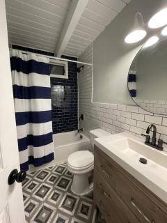Fully renovated home with screened in HOT TUB! - Lackawaxen - 5