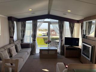 Haven allhallows, Sleeps 8, free WiFi, Air con - 2