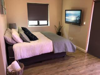 Modern, Comfy Guest Suite with Beautiful Views - Tygerberg Hills - 6